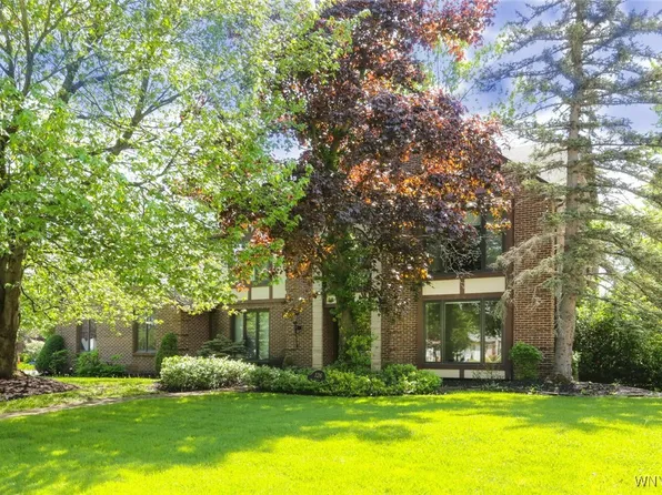 126 Crestwood Ln, Williamsville, NY 14221