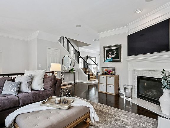 Living room w/ gas fireplace