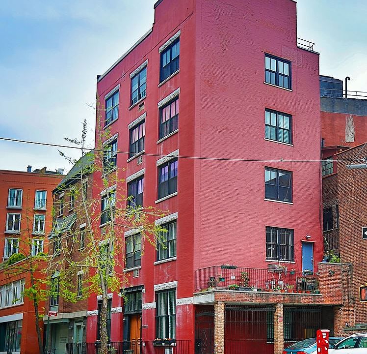 1st image of 260 W 10th St