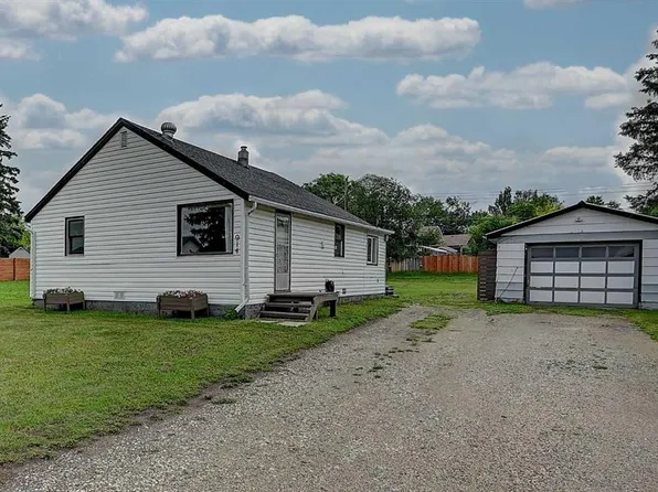 914 W 6th Ave, Beaverlodge, AB T0H 0C0