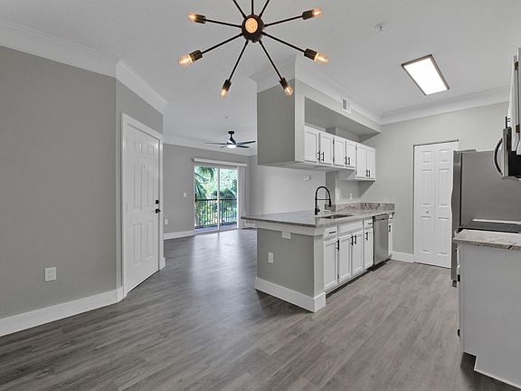 3rd image of 11521 Villa Grand APT 909