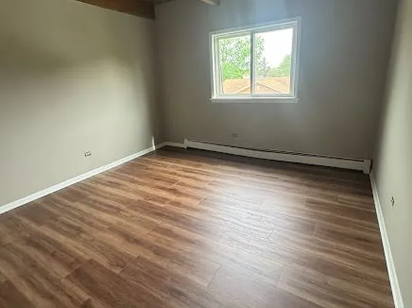 1350 Getzelman Dr APT Gn, Elgin, IL 60123