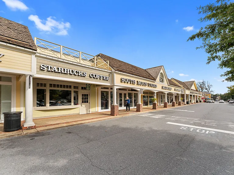 Starbucks and Bethesda Bagel just 5 minutes away!