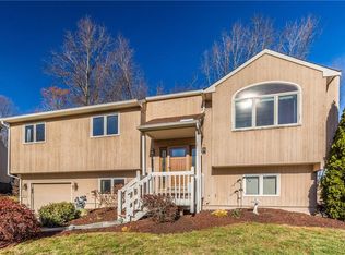 25 Ivy Hollow Ct, Cranston, RI 02921