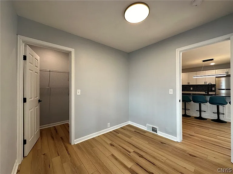 408 E Laurel St — Photo 25