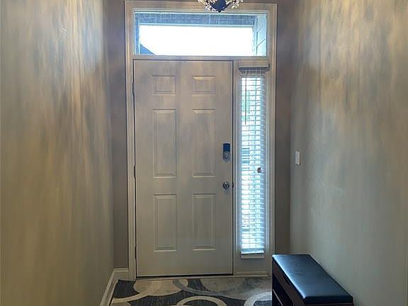 3rd image of 421 Glenmede Ln