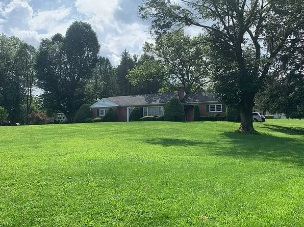 10 Sunset Ct, Sinking Spring, PA 19608
