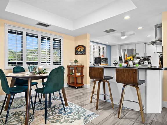 5th image of 413 Augusta Blvd APT 302