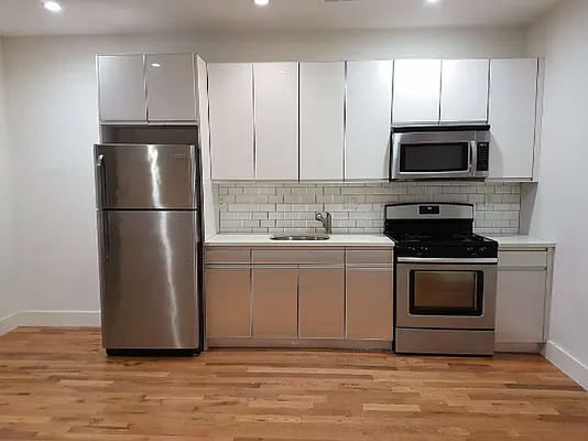 Rented by Greenrock Management | media 18