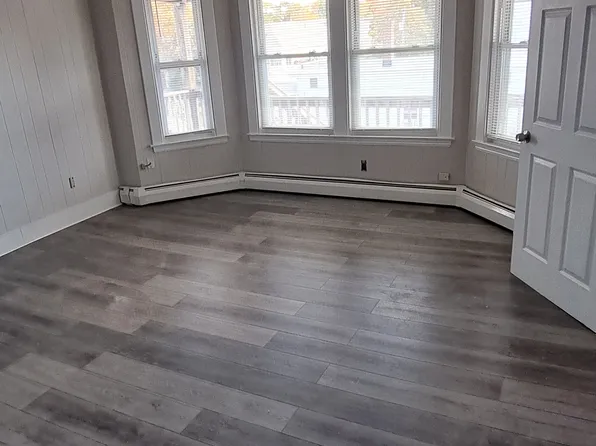 82 Green St APT 302, Biddeford, ME 04005