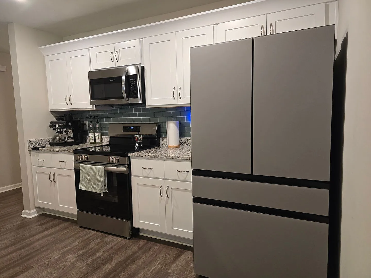 New Listing!! — Photo 3