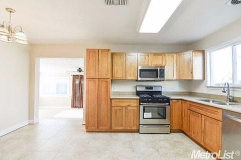 4th image of 345 N Powers Ave