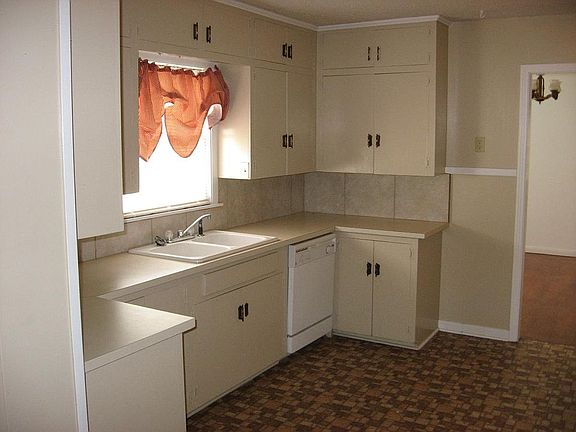 2nd image of 2514 W Avenue L