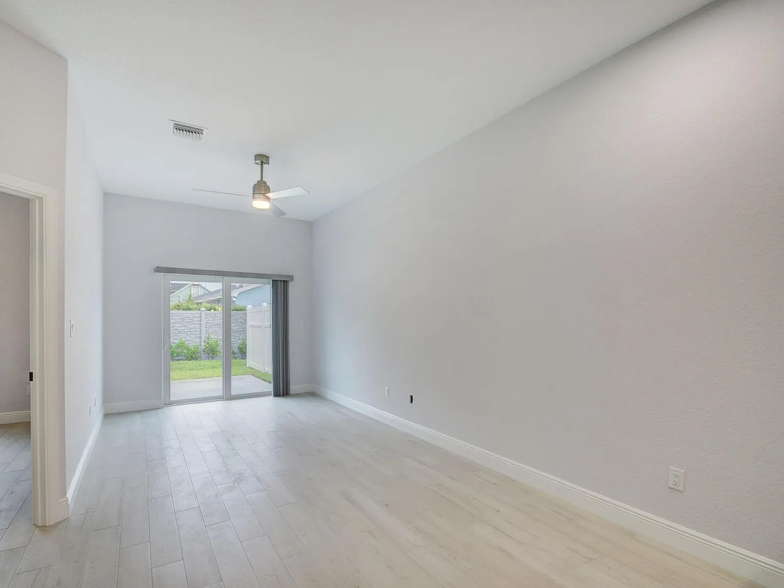 2 bed, 935 sqft, $2,500 — Photo 3