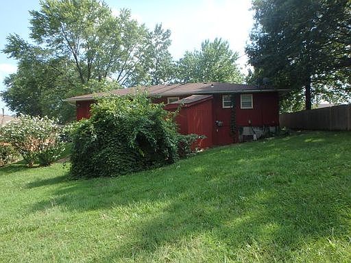3rd image of 729 Demaret Dr #B