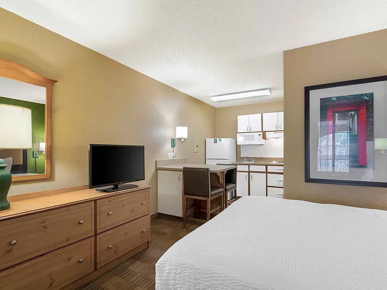 Studio Suite - 1 Queen Bed