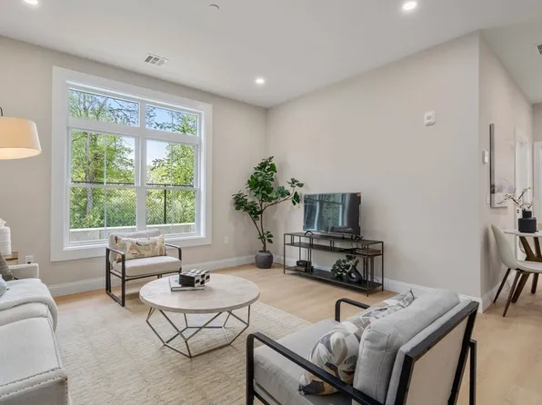 7 Cross St #205U, Wilmington, MA 01887