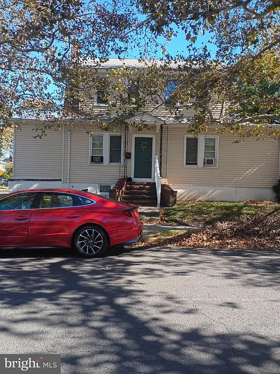 2 bed, 1.0 bath, 1696 sqft, $1,850 — Photo 1