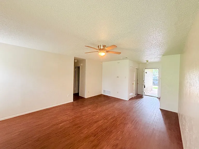 10904 Meadgreen Ct — Photo 8