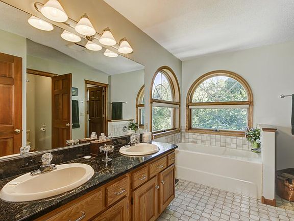 3rd image of 1117 Briarwood Ct