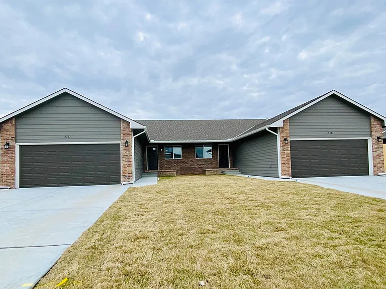 5321 N Toben Ct — Photo 1