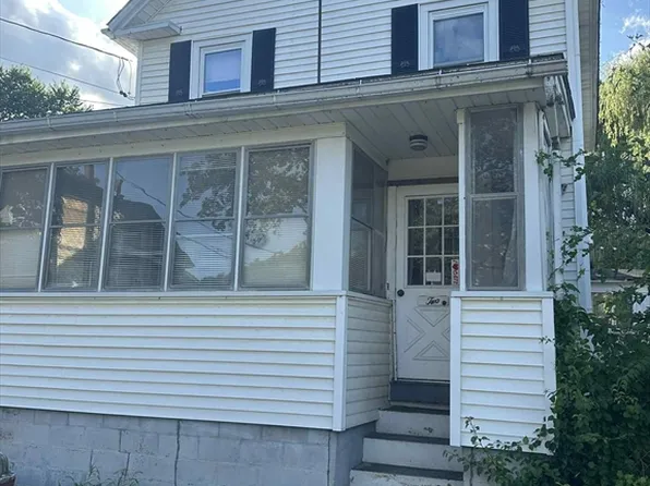 2 G St, Turners Falls, MA 01376