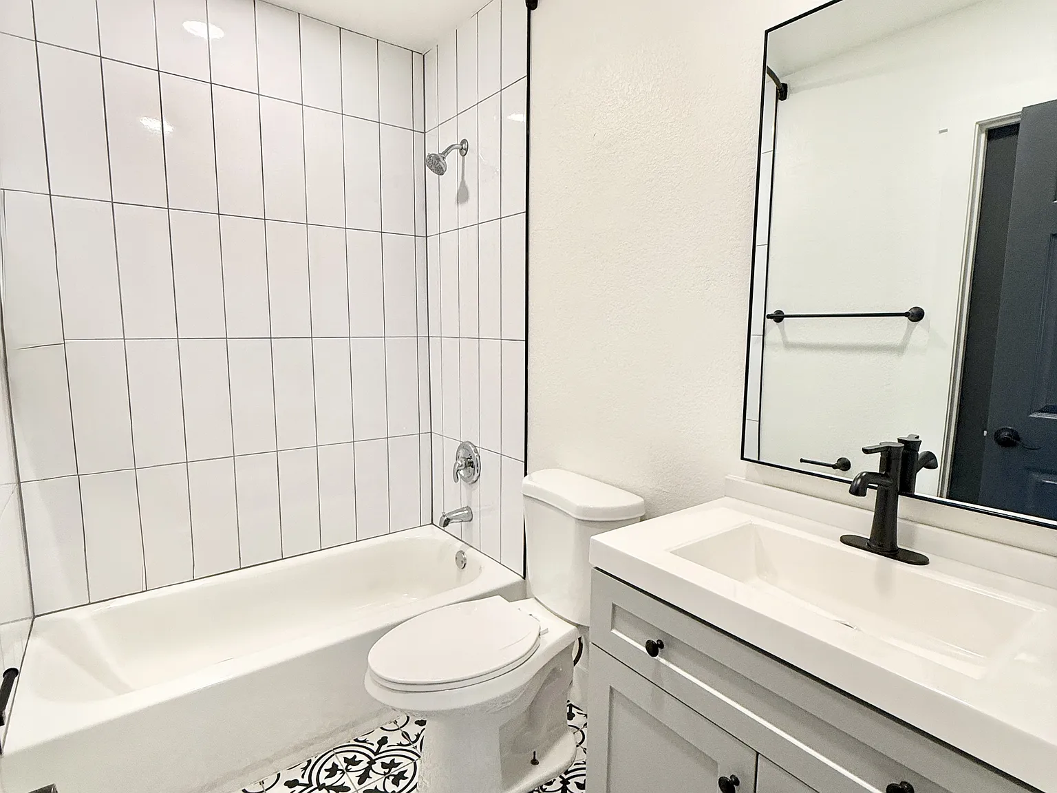 2442 Mountain View Drive - 1 — Photo 4
