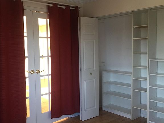 4th image of 920 N Lakeside Dr APT 3A