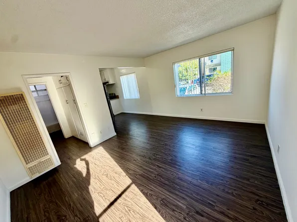 Mathews 12, 2520-2522 Mathews Ave #20-A, Redondo Beach, CA 90278