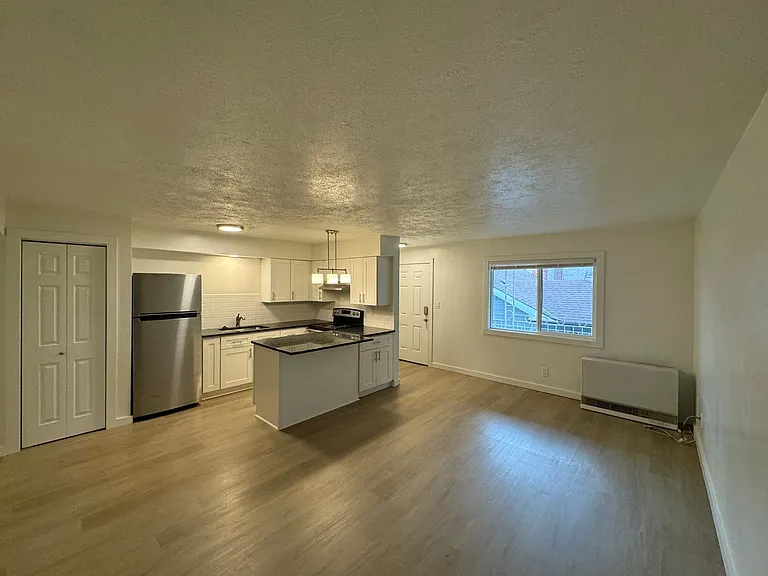 725 E Indiana Apartments near Gonzaga University! — Photo 9