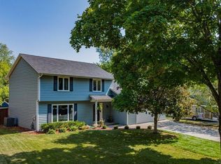 10256 Pilgrim Ln N, Maple Grove, MN 55369