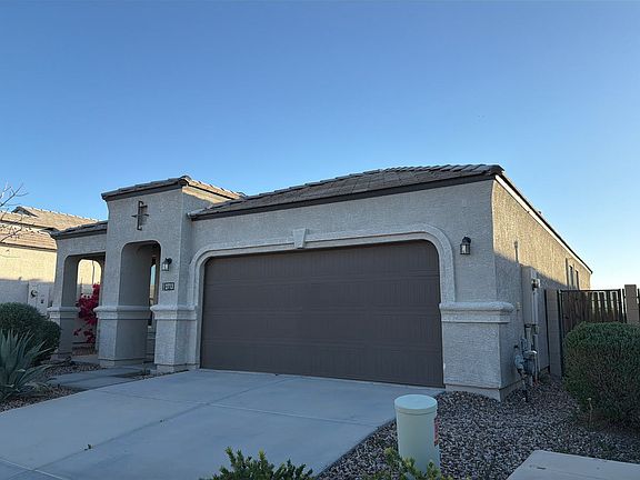2nd image of 2713 N Camden Dr