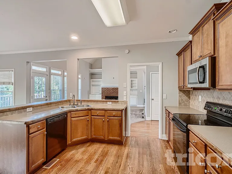 3587 Vern Way NE — Photo 7