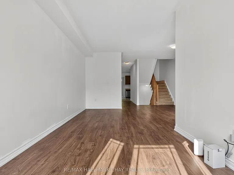 38 Milson Cres — Photo 23