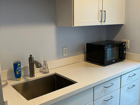 2nd image of 2624 NE 1st Ave #B