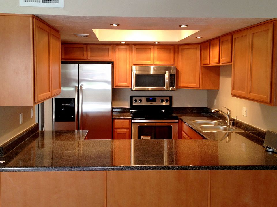 Maple cabinets & SS Appliances