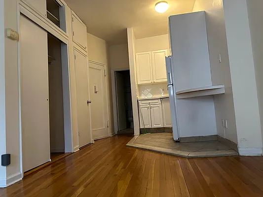 Rented by Eric Goodman Realty Corp | media 8