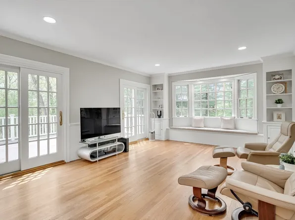 8 Hawthorne Rd, Winchester, MA 01890