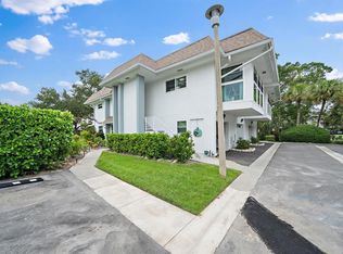 575 Sutton Pl, Longboat Key, FL 34228