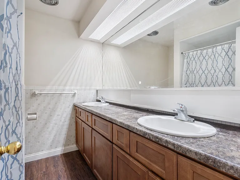 936 E Walnut St #1 — Photo 19