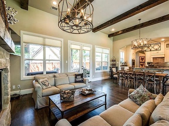 3rd image of 2737 Farmers Branch Ln