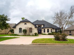 415 St Andrews Street, Meadowlakes, TX 78654