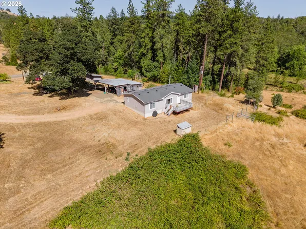 895 Mulberry Ln, Roseburg, OR 97471