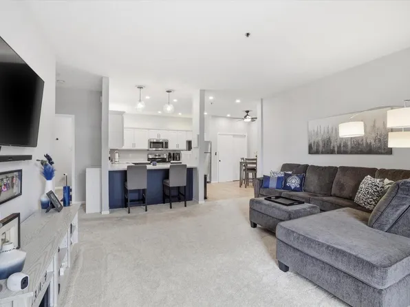 3360 East College AVENUE #5, Cudahy, WI 53110