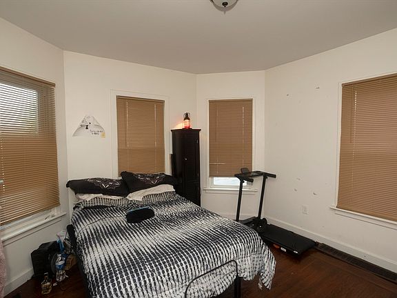 4th image of 10 Monroe St