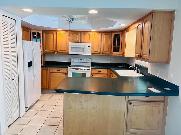 235 14th Ave — Photo 11