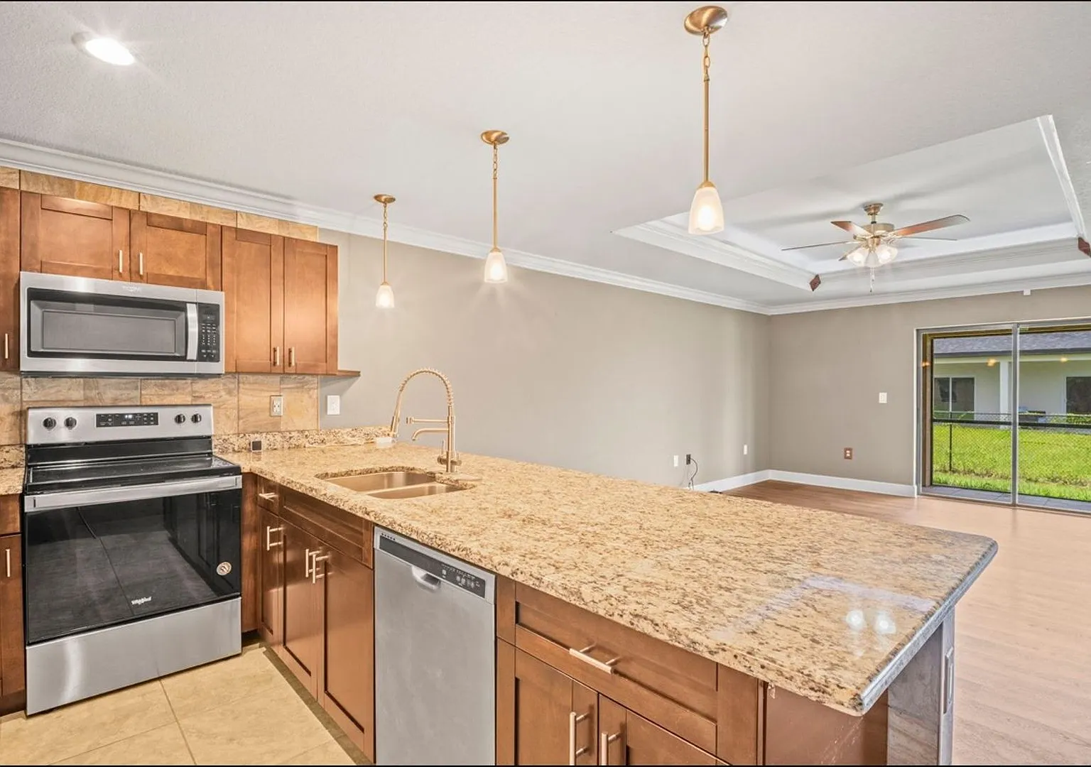 2 bedroom + Den 2 bathroom Duplex in Lehigh Acres — Photo 4
