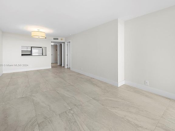 5th image of 2555 Collins Ave APT 904
