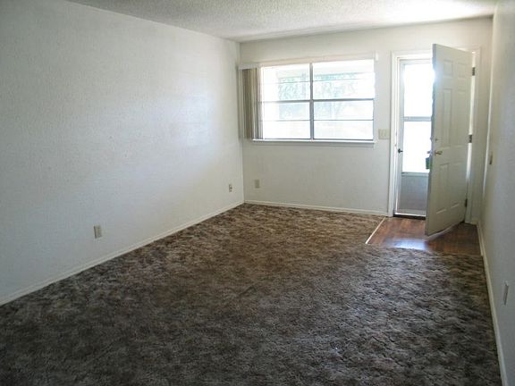 2nd image of 2421 N Park Dr