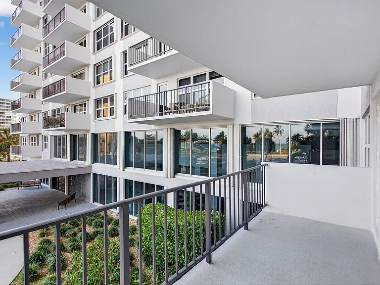 405 N Ocean Blvd #208 — Photo 32